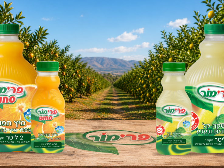 בקבוקי מיץ על רקע פרדס